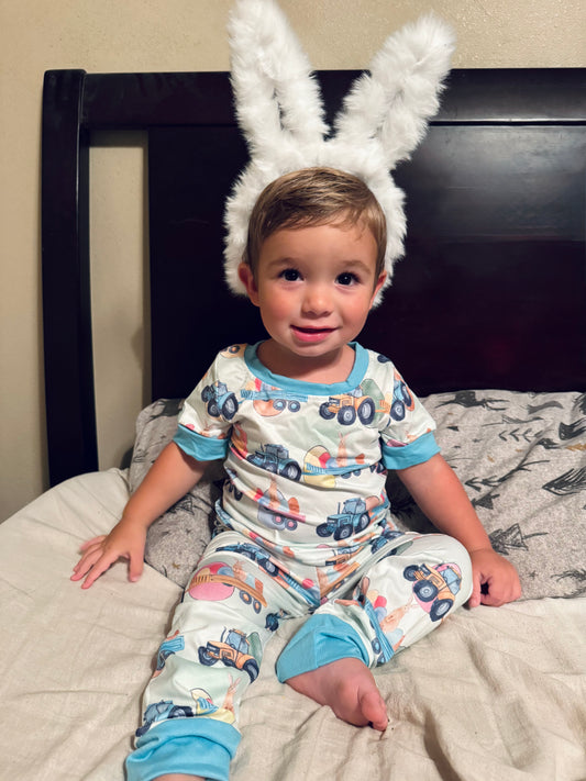 Hop on the tractor 🐇 PJ SET